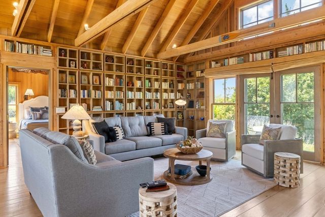 64 Squibnocket Farm Rd, Chilmark, MA 02535