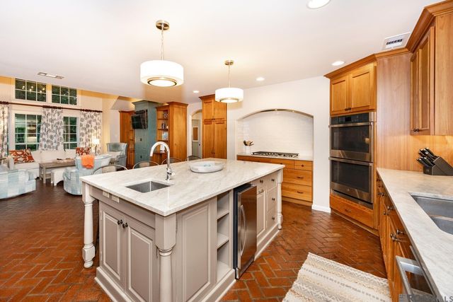 931 Woodstone Dr, Baton Rouge, LA 70809