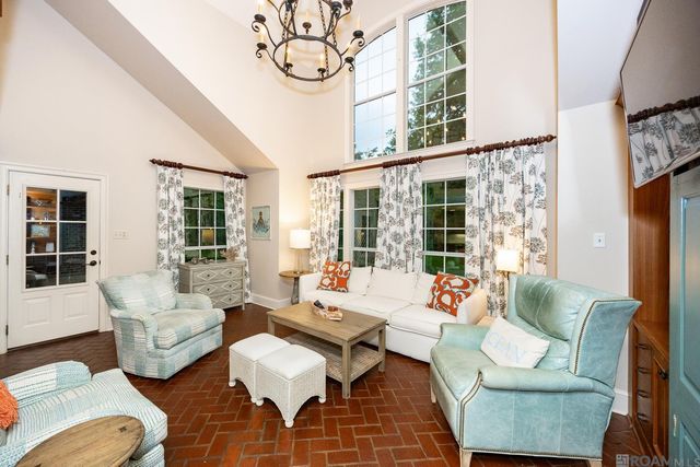 931 Woodstone Dr, Baton Rouge, LA 70809