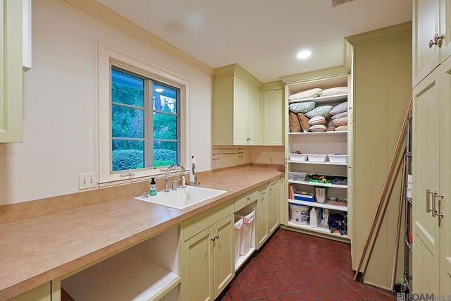 931 Woodstone Dr, Baton Rouge, LA 70809