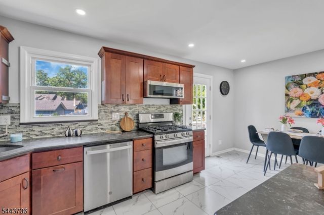 392 Lower Alden Dr, Rahway City, NJ 07065