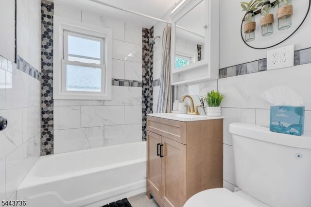 392 Lower Alden Dr, Rahway City, NJ 07065