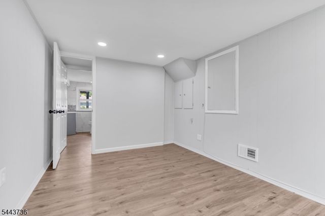 392 Lower Alden Dr, Rahway City, NJ 07065