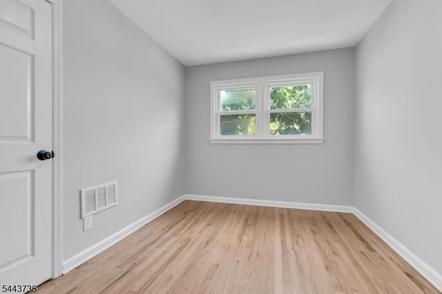 392 Lower Alden Dr, Rahway City, NJ 07065