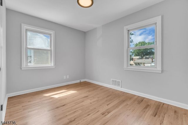 392 Lower Alden Dr, Rahway City, NJ 07065