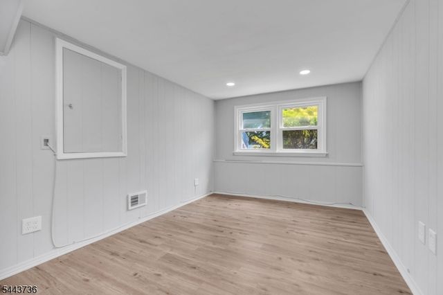 392 Lower Alden Dr, Rahway City, NJ 07065