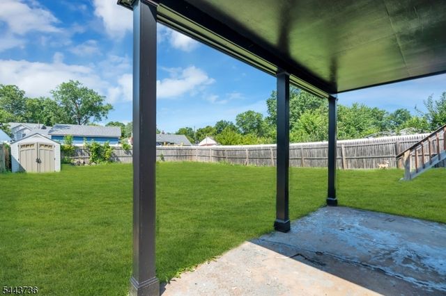 392 Lower Alden Dr, Rahway City, NJ 07065