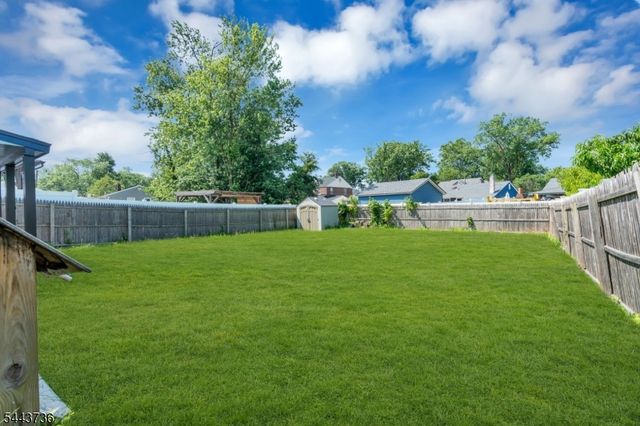 392 Lower Alden Dr, Rahway City, NJ 07065