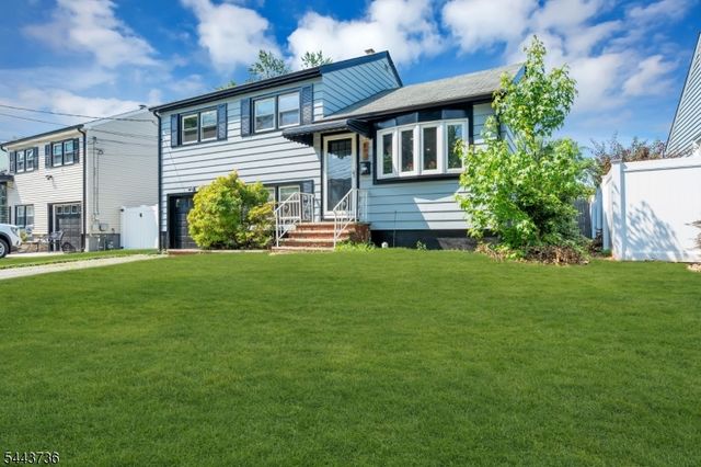 392 Lower Alden Dr, Rahway City, NJ 07065