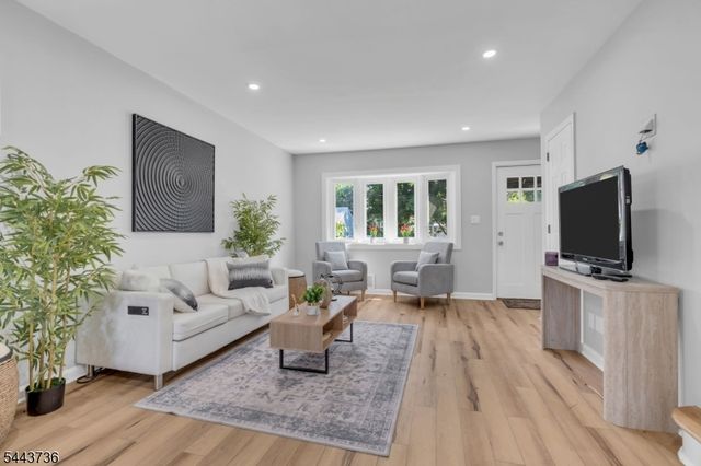 392 Lower Alden Dr, Rahway City, NJ 07065
