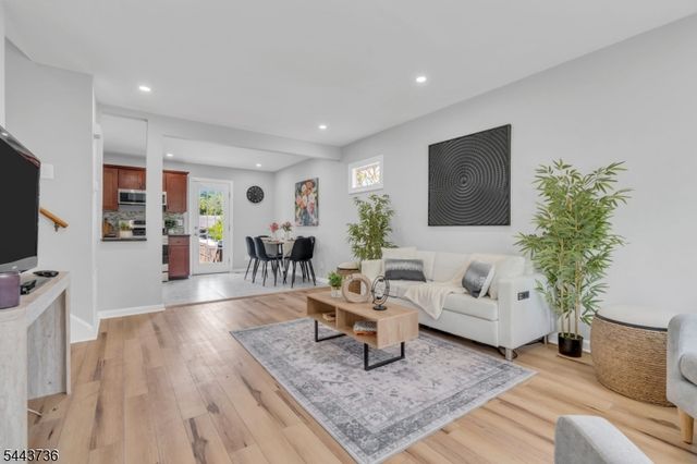 392 Lower Alden Dr, Rahway City, NJ 07065