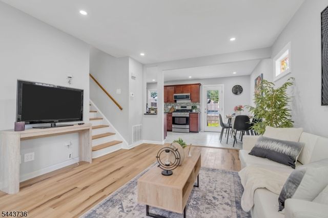392 Lower Alden Dr, Rahway City, NJ 07065