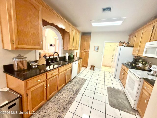 2021 Parkview Drive, Gautier, MS 39553