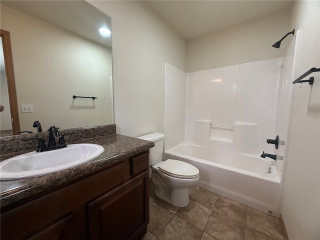 3115 W Old Farmington Road, Fayetteville, AR 72704