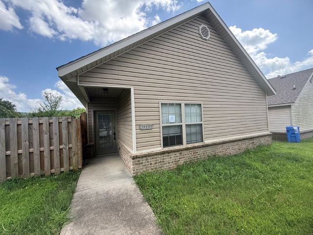 3115 W Old Farmington Road, Fayetteville, AR 72704