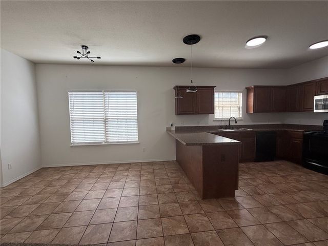 3115 W Old Farmington Road, Fayetteville, AR 72704