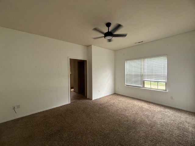 3115 W Old Farmington Road, Fayetteville, AR 72704