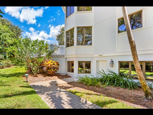 18710 SE Pineneedle Lane, Jupiter, FL 33469