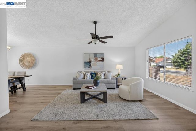 3964 Sitting Bull Way, Antelope, CA 95843