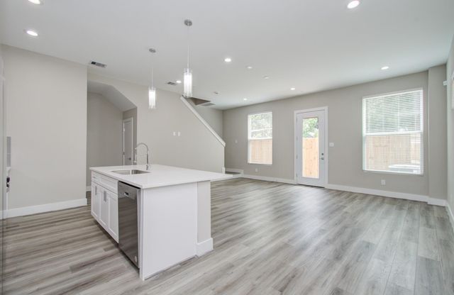 11 Wellford Street F, Houston, TX 77022
