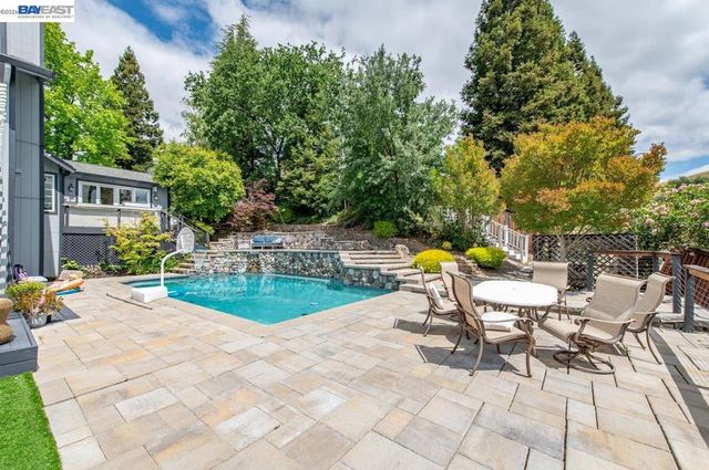 215 Arthur Ct, Danville, CA 94526