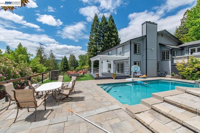 215 Arthur Ct, Danville, CA 94526