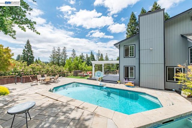 215 Arthur Ct, Danville, CA 94526