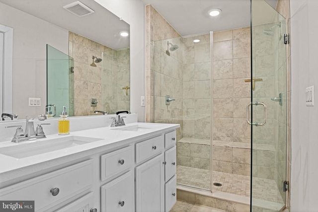 13007 HATTONTOWN SQ, Herndon, VA 20171