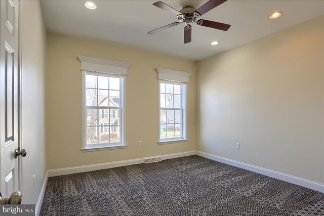 978 POWDER HORN DR, Hummelstown, PA 17036