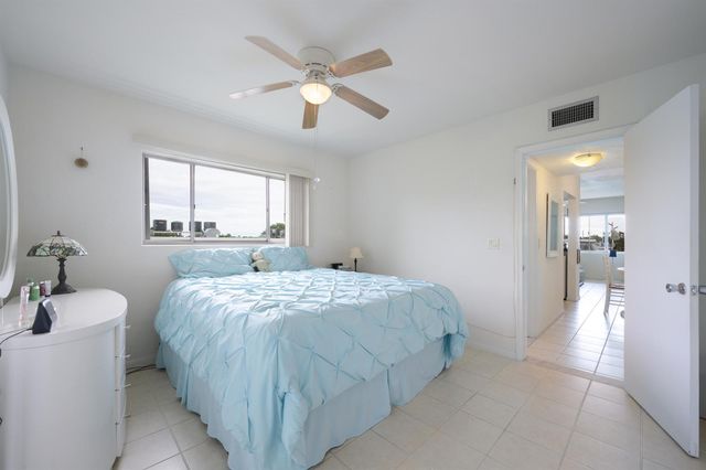 3402 Cynthia Lane 208, Lake Worth Beach, FL 33461