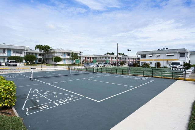 3402 Cynthia Lane 208, Lake Worth Beach, FL 33461