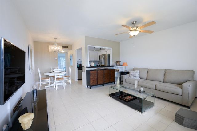 3402 Cynthia Lane 208, Lake Worth Beach, FL 33461