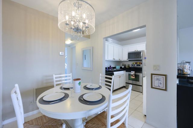 3402 Cynthia Lane 208, Lake Worth Beach, FL 33461