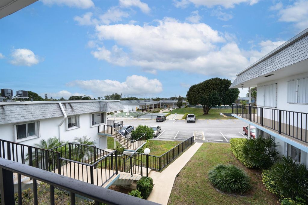 3402 Cynthia Lane 208, Lake Worth Beach, FL 33461