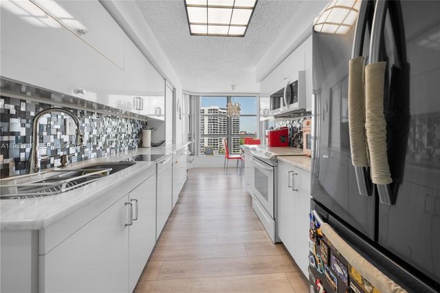 3530 Mystic Pointe Dr 1406, Aventura, FL 33180