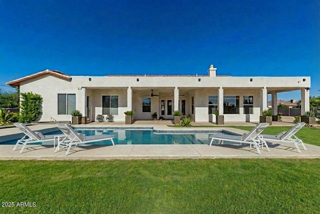 711 E CLOUD Road, Phoenix, AZ 85086