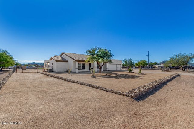 711 E CLOUD Road, Phoenix, AZ 85086
