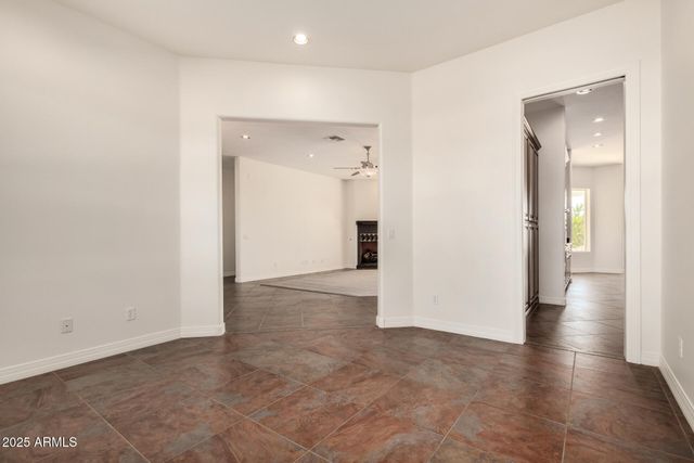 711 E CLOUD Road, Phoenix, AZ 85086