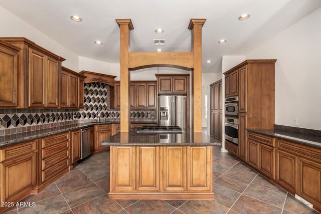 711 E CLOUD Road, Phoenix, AZ 85086