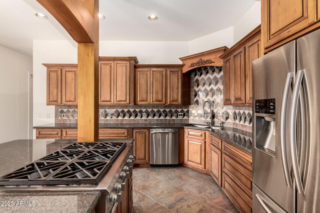 711 E CLOUD Road, Phoenix, AZ 85086