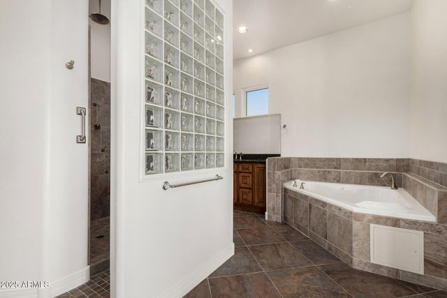 711 E CLOUD Road, Phoenix, AZ 85086