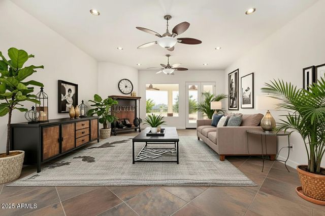 711 E CLOUD Road, Phoenix, AZ 85086