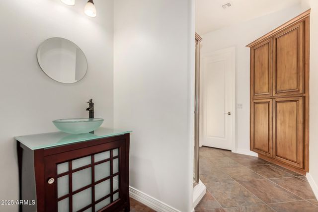 711 E CLOUD Road, Phoenix, AZ 85086