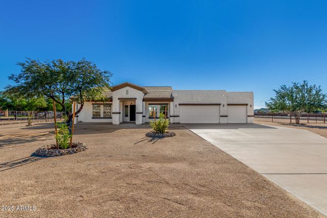 711 E CLOUD Road, Phoenix, AZ 85086