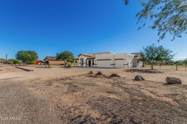711 E CLOUD Road, Phoenix, AZ 85086
