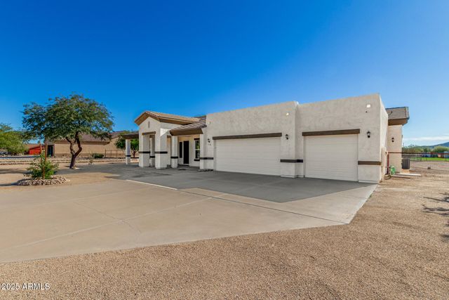 711 E CLOUD Road, Phoenix, AZ 85086