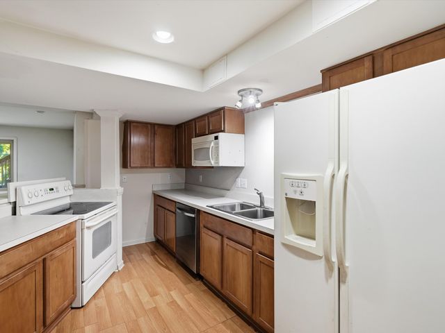 5220 Huron Hills Drive, Commerce Twp, MI 48382