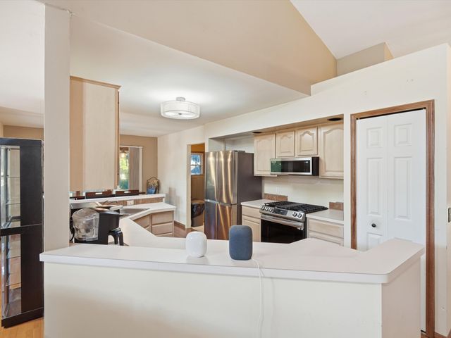 5220 Huron Hills Drive, Commerce Twp, MI 48382