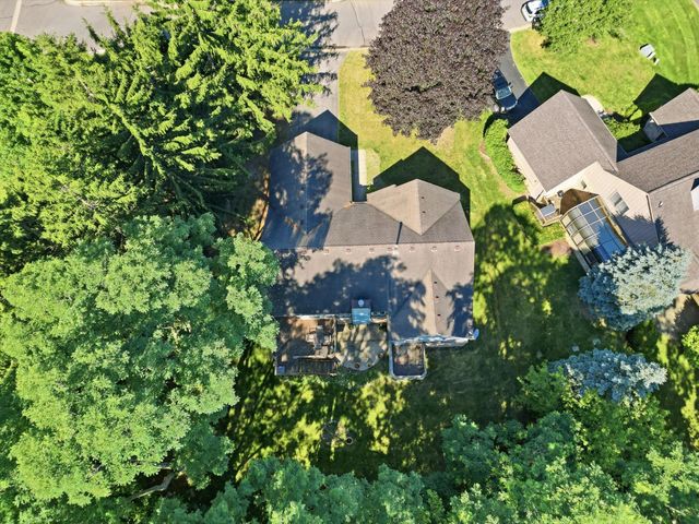 5220 Huron Hills Drive, Commerce Twp, MI 48382