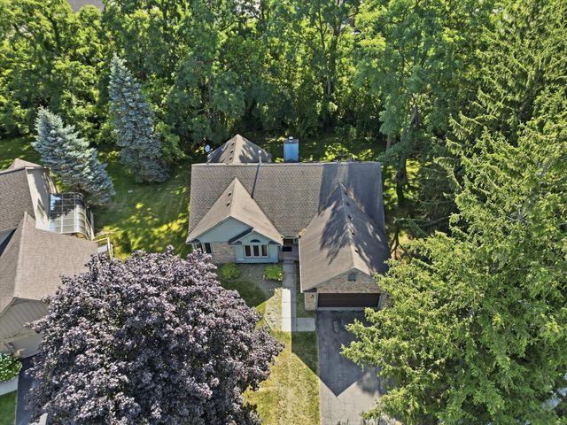 5220 Huron Hills Drive, Commerce Twp, MI 48382